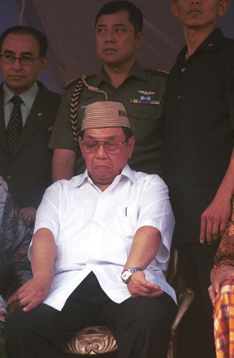 indonesia president abdurrahman wahid resigns