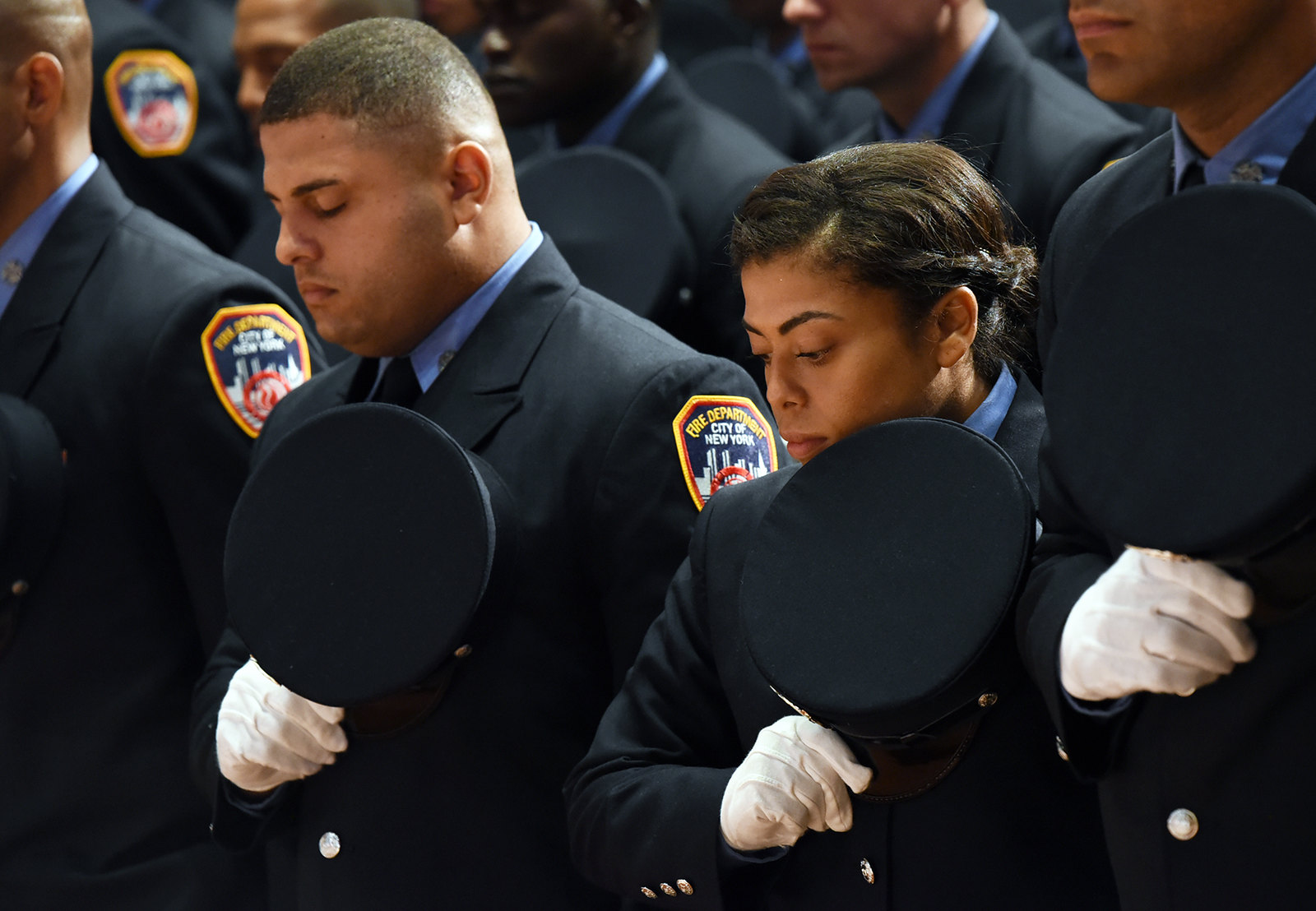 Brother And Sister Whose Firefighter Dad Died in 9/11 Graduate Together ...