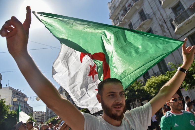 algeria algiers flag protest demonstration