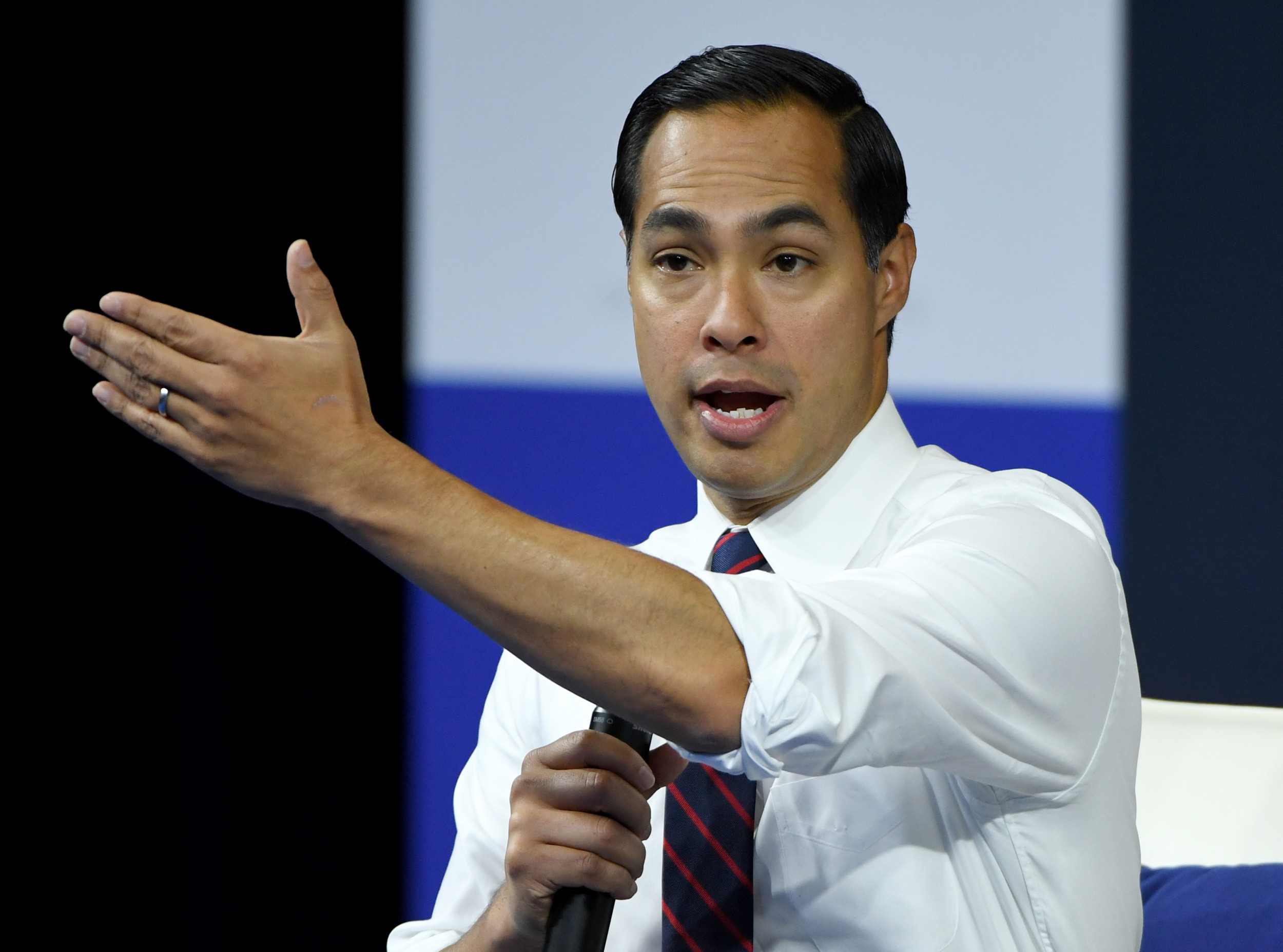 Julian Castro Escorted LGBT Migrants Across the Border Only for CBP to ...