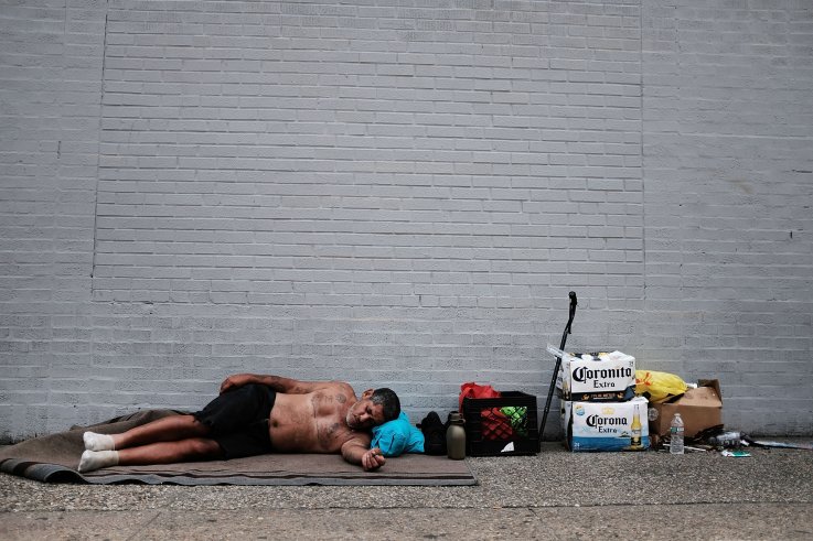 Man Sleeps in Philadelphia Heroin Hub Man Sleeps in Philadelphia Heroin Hub