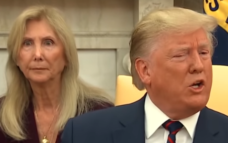Donald Trump, translator, Syria, sand, Italian