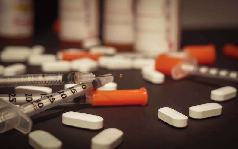 Used syringe and opioid pills Used syringe and opioid pills