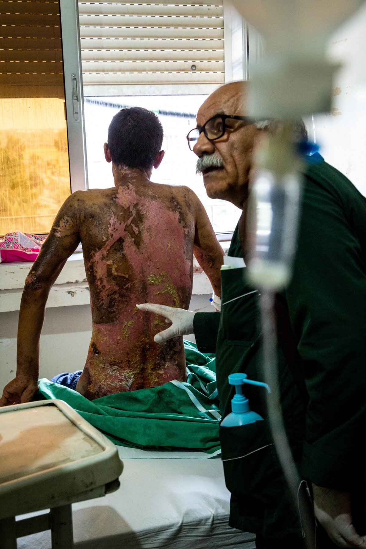 syria war doctor hospital injured