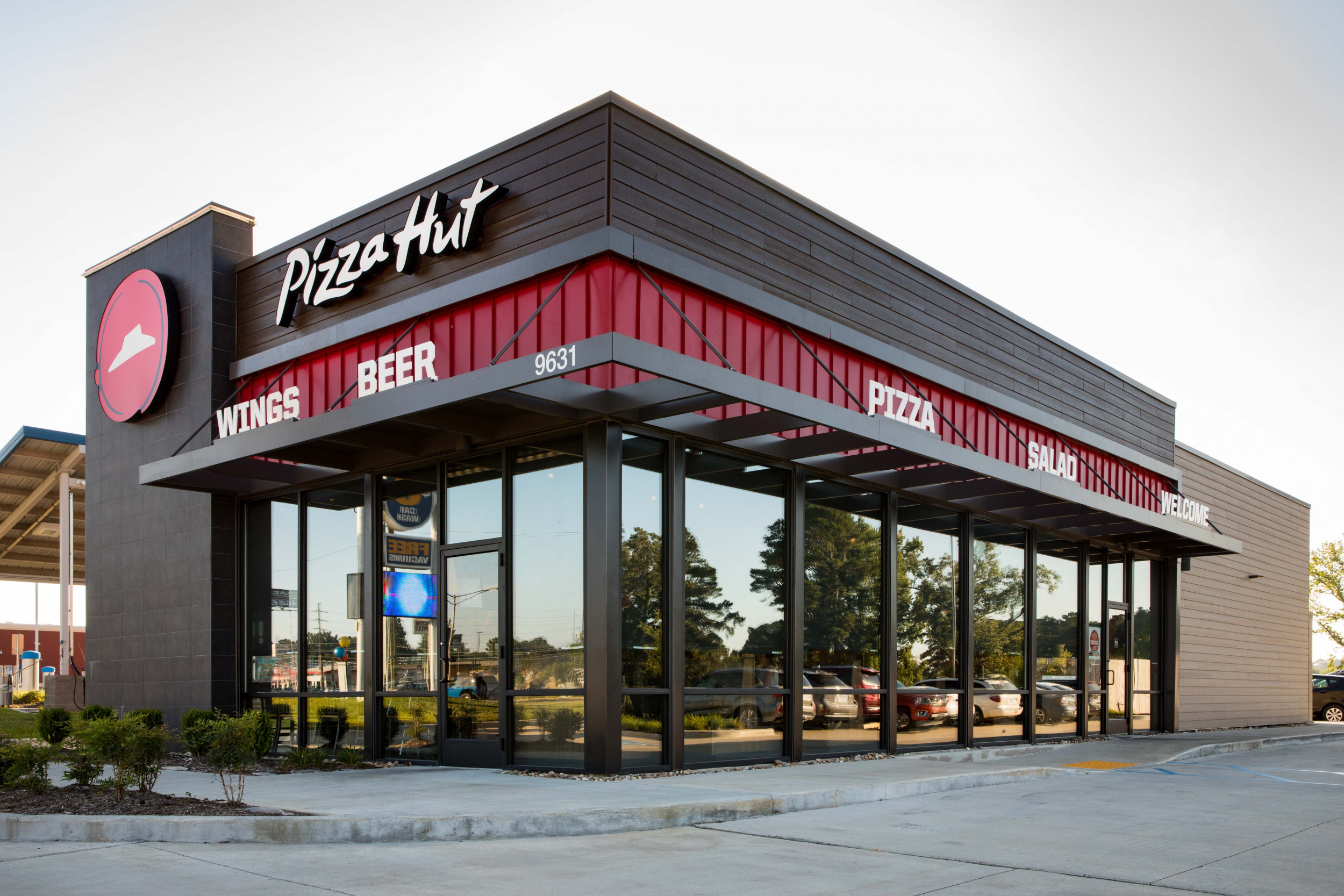 Pizza Hut Goes Green With Incogmeato Sausage Eco Friendly Box