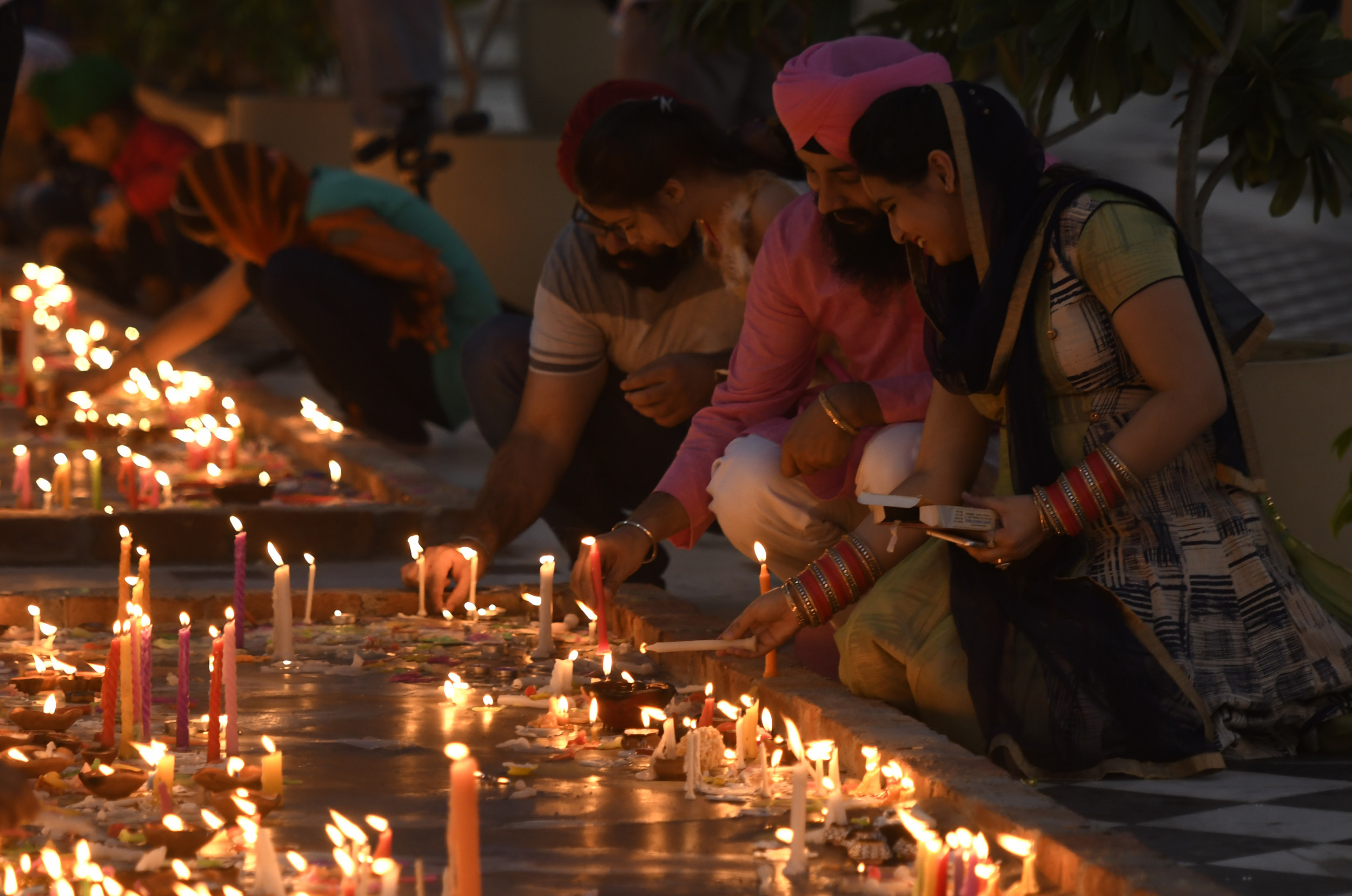 Diwali Greetings: Diwali Wishes in English and How to Say Happy Diwali in  Hindi