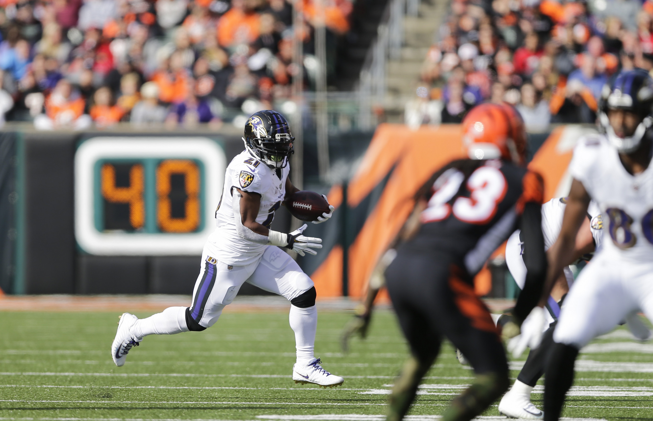 Baltimore Ravens running back Mark Ingram II works out during an