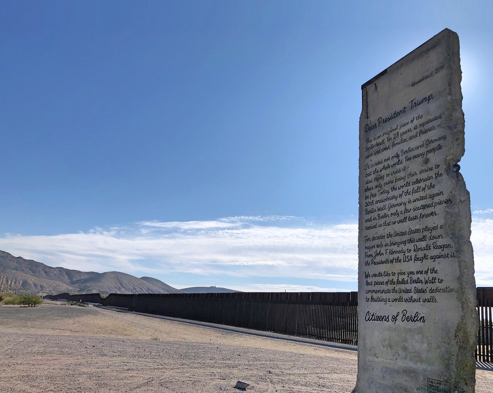 Slice of Berlin Wall gets 'second life' along U.S.-Mexico border - The  Columbian