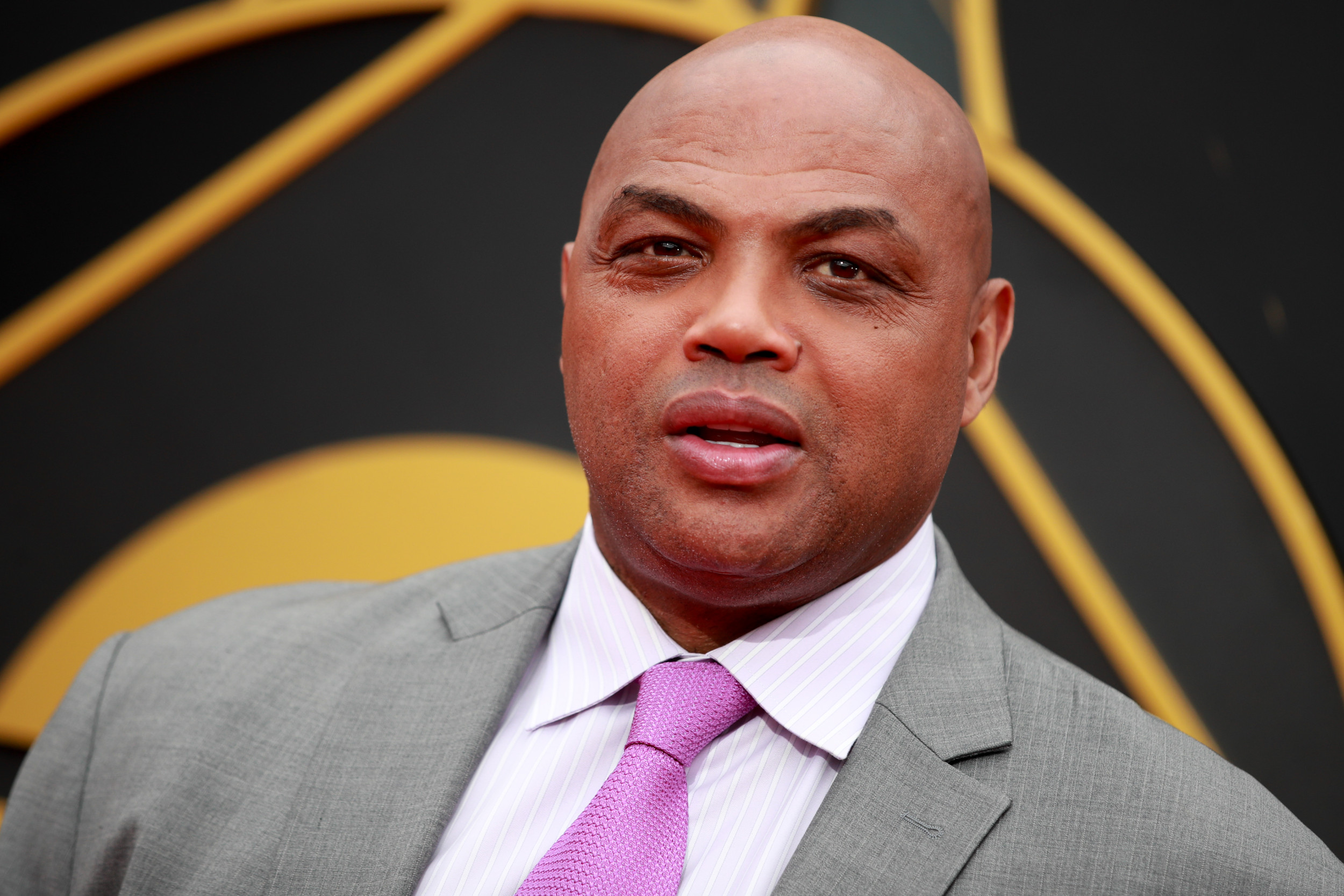Charles Barkley Apologizes for Saying He Would Hit Female ...