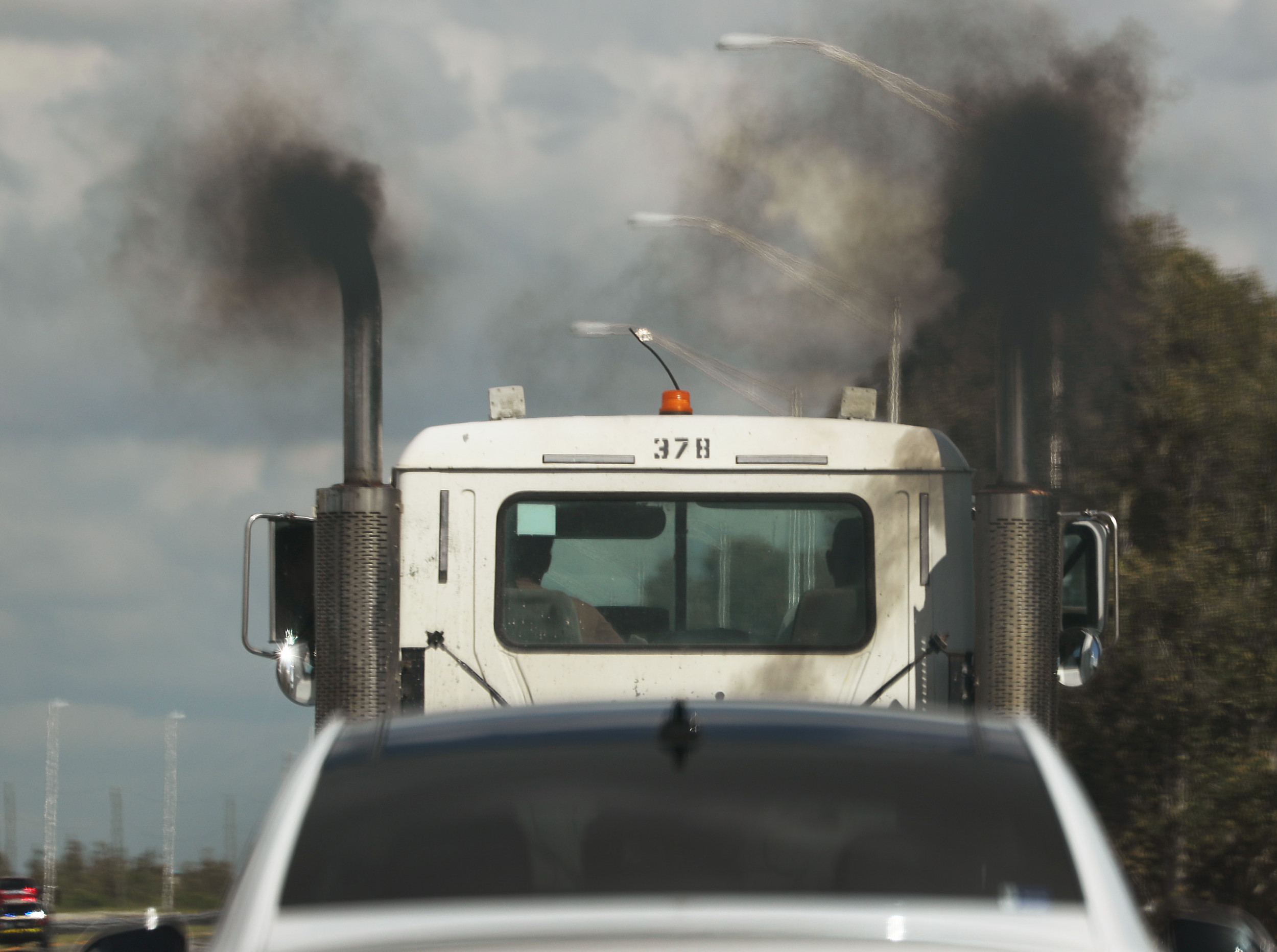 air pollution from trucks