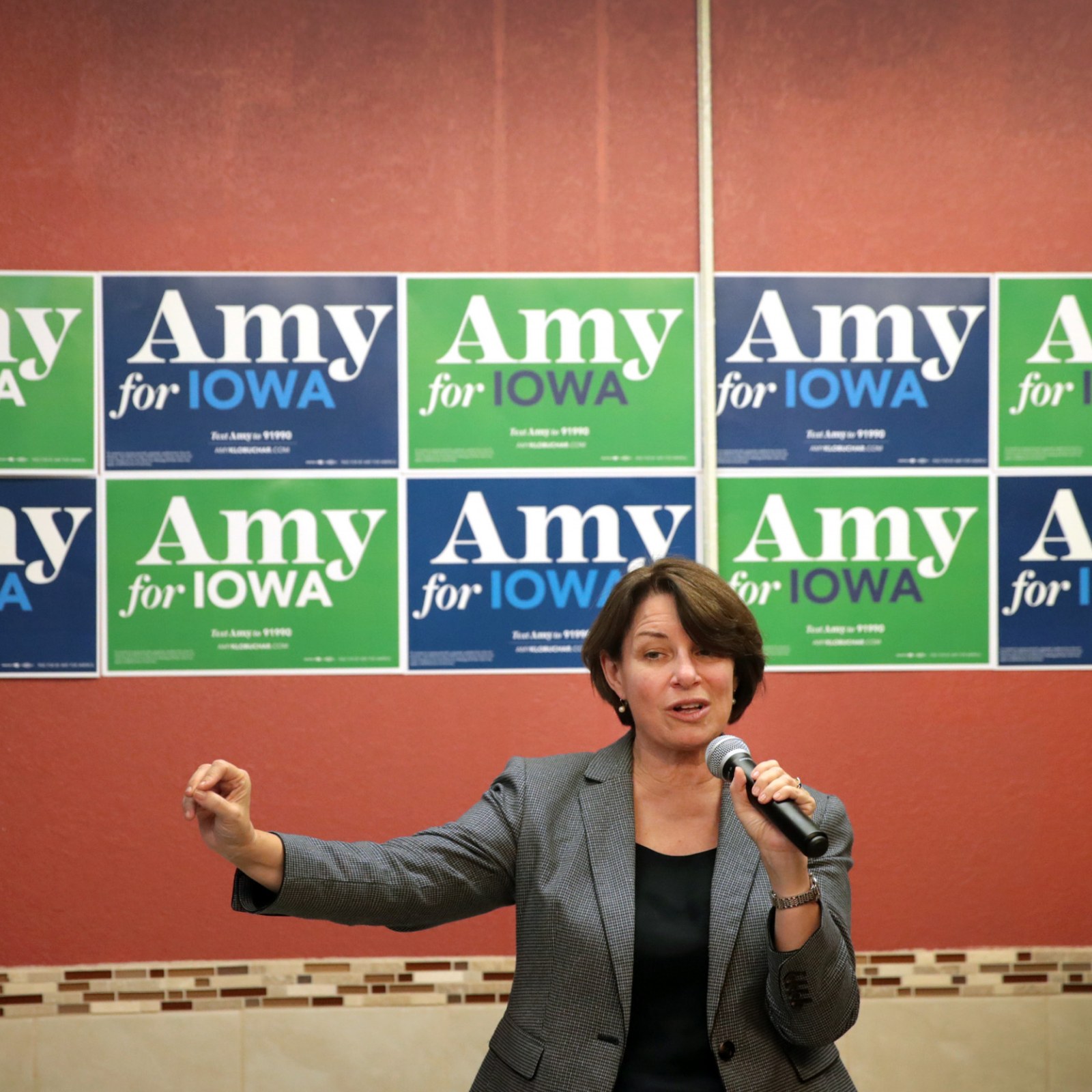 Amy Klobuchar Says That She Would Repair U S Relations With Allies Not Stand With Tyrants