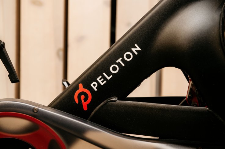 New Peloton Holiday Ad Ignites Online Controversy New Peloton Holiday Ad Ignites Online Controversy