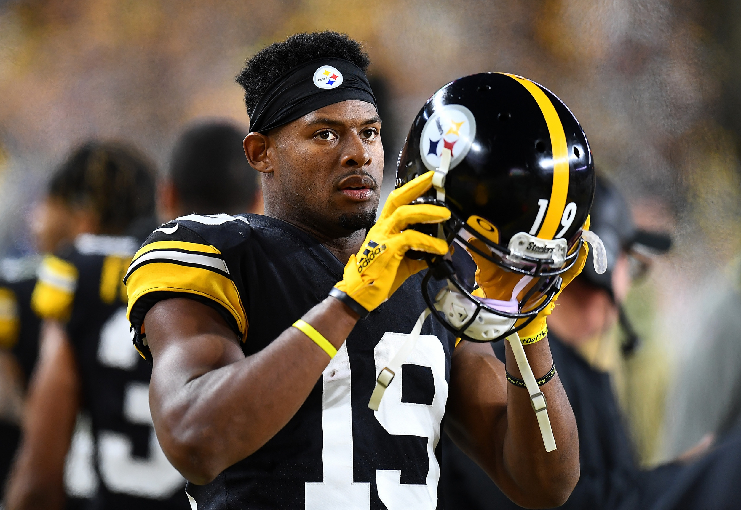 Pittsburgh Steelers Wide Receiver Hops on Twitch Stream, Makes $100K