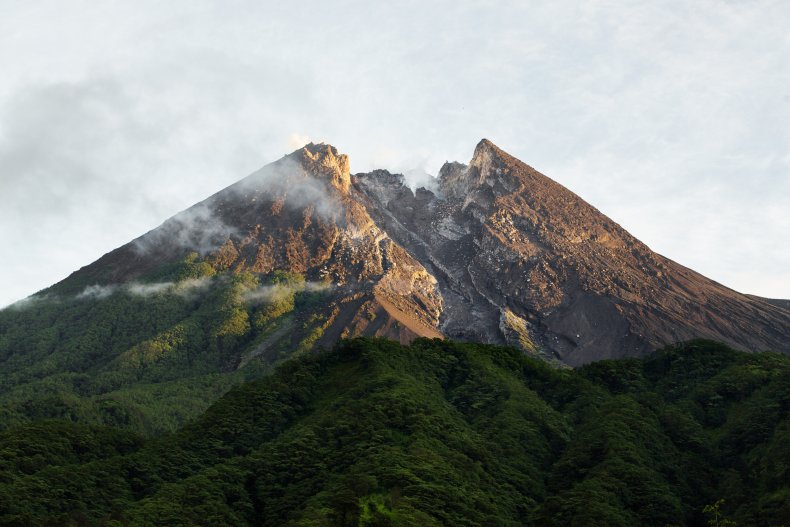 山  メラピ、インドネシア