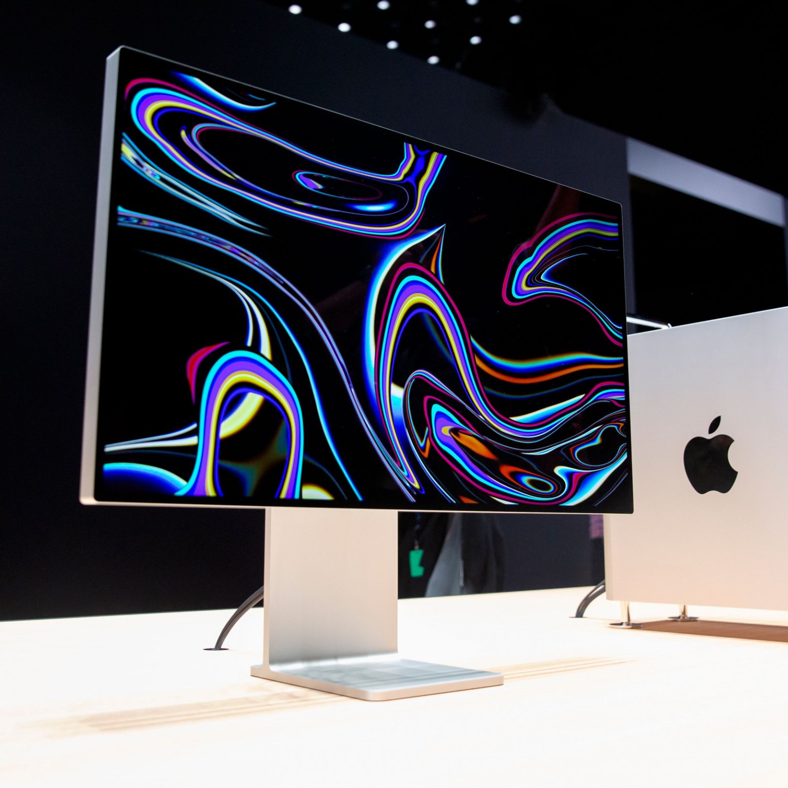 Настольный компьютер mac studio. Apple Mac Pro 2021. Компьютер Apple Mac Pro 2019. Apple Mac Studio 2022. Монитор Apple Pro display XDR.