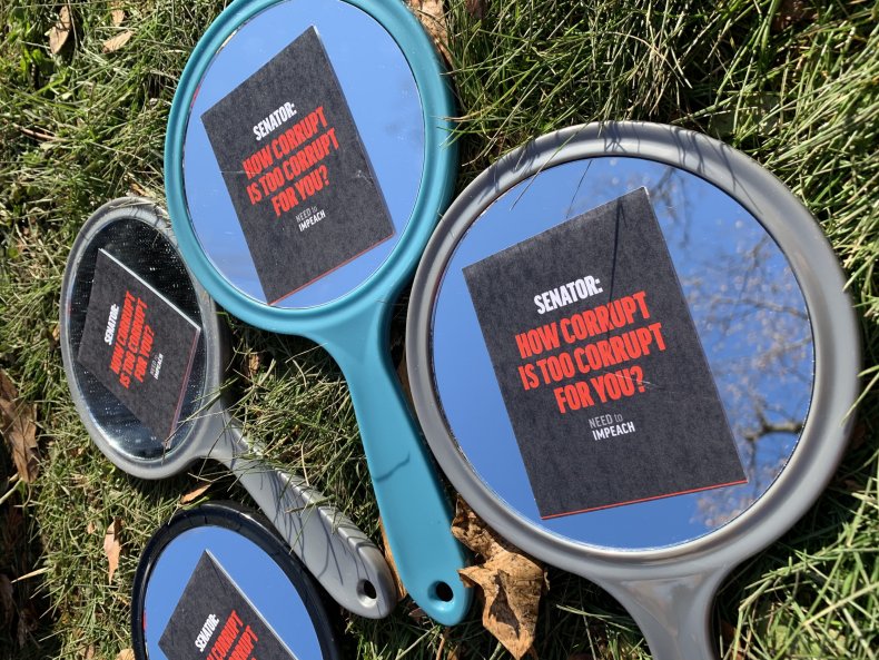 lawmakers receive mirrors ahead of impeachment vote