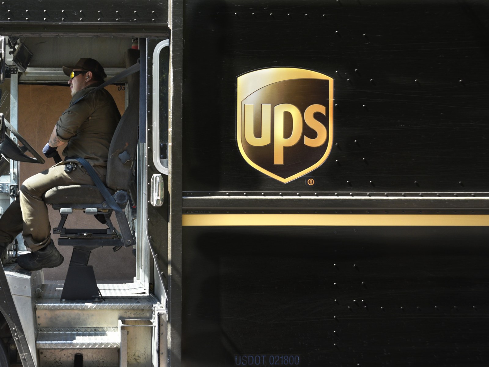 Is There Mail On Christmas Eve Usps Ups And Fedex Delivery Schedule And Hours On December 24 Its December24 2021 Its Christmas Eve Is The Post Office Open