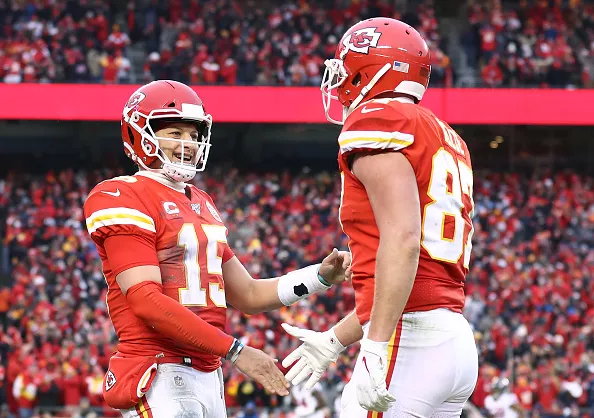 Chiefs Stumble Early Sunday, and Twitter Pokes Fun at Possible