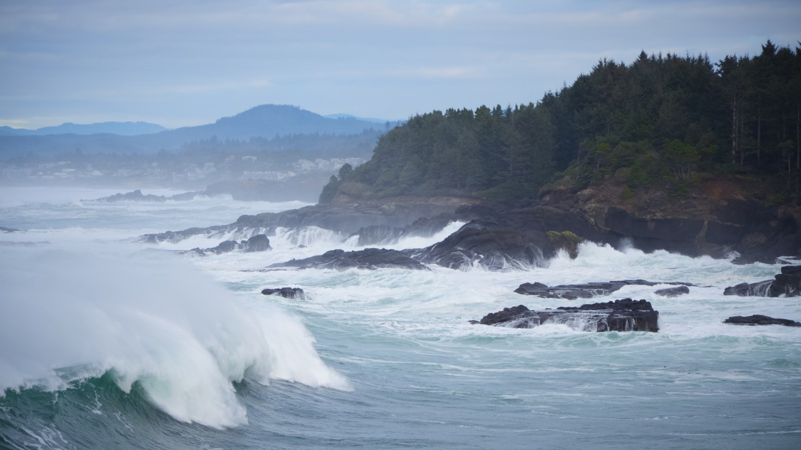 Oregon Girl Dies Little Brother Missing After Wave Sweeps Family