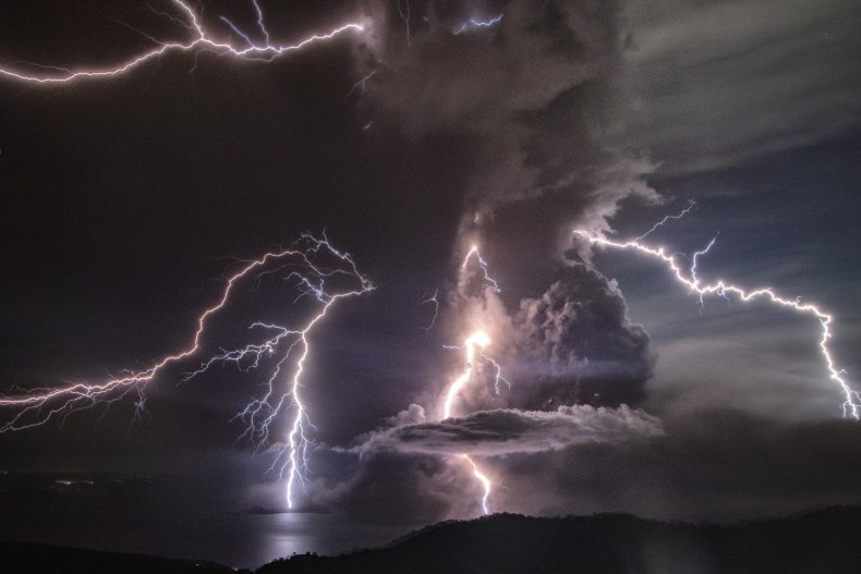 philippines taal volcano photos eruption