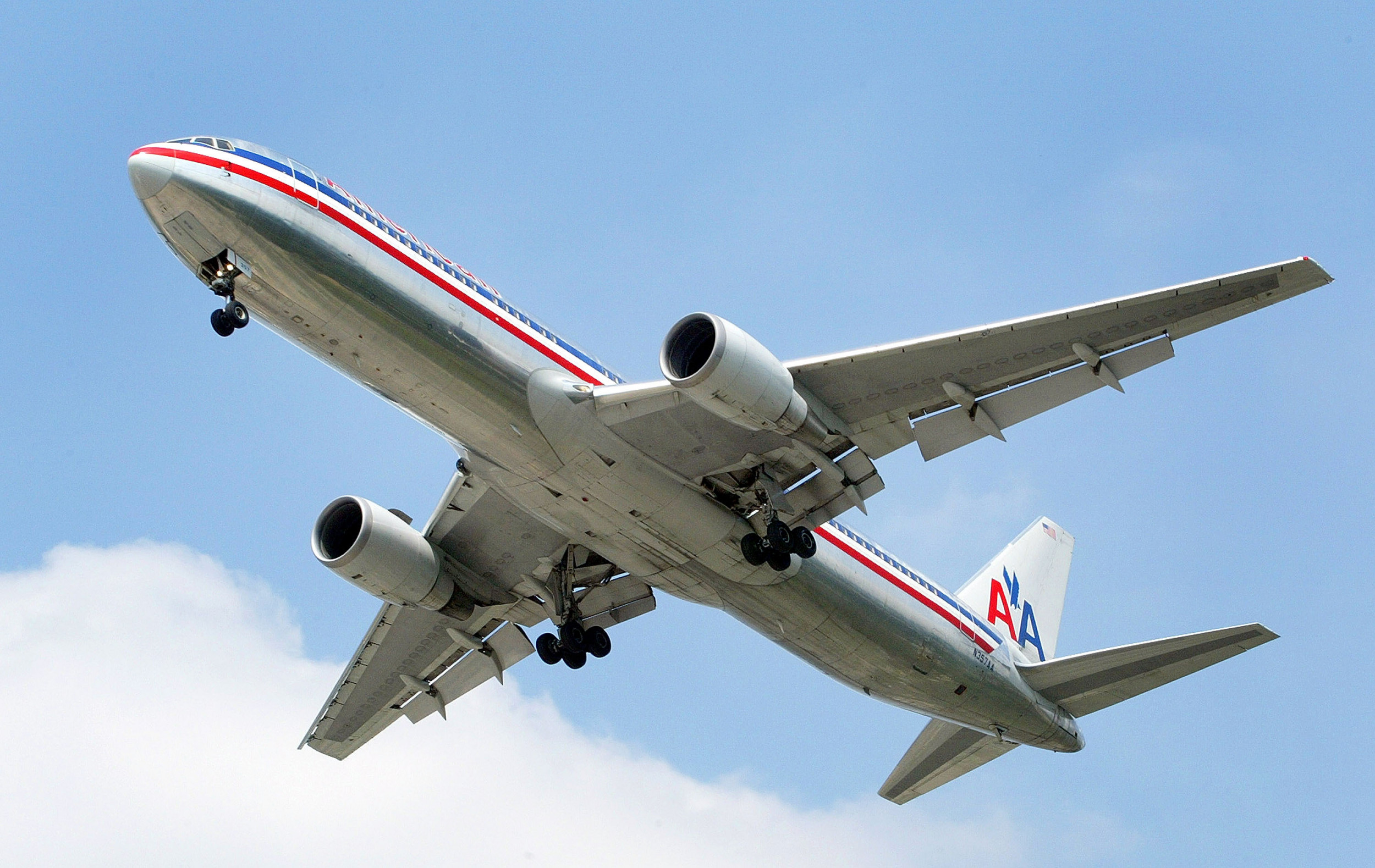 American Airlines Flight Diverted after Passenger Runs to Cockpit Door