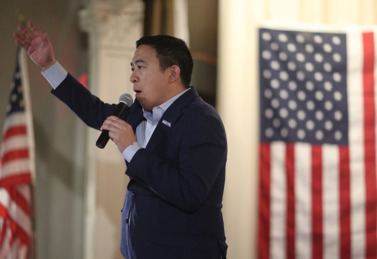 Andrew Yang Campaigns in Iowa Andrew Yang Campaigns in Iowa