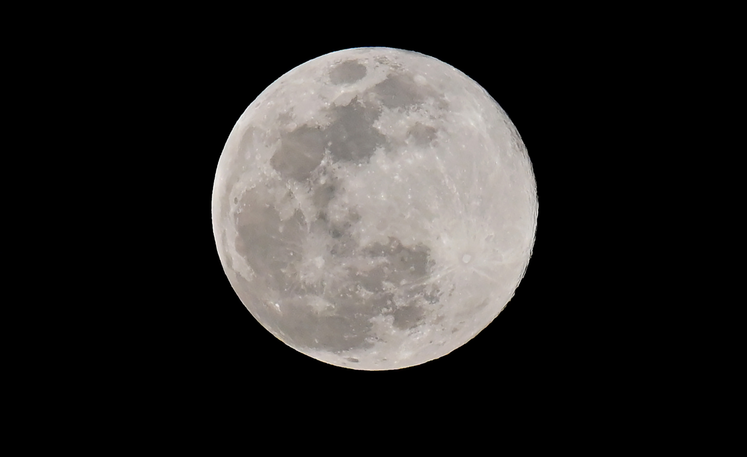 February Full 'Snow' Moon Is First of Four Consecutive Supermoons2500 x 1529