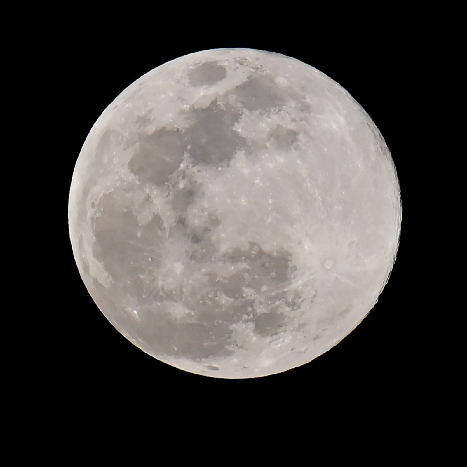 February Full Snow Moon Is First Of Four Consecutive Supermoons February Full Snow Moon Is First Of Four Consecutive Supermoons