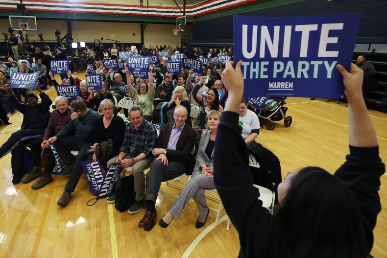 Warren Meets With Voters Ahead Of NH Primary