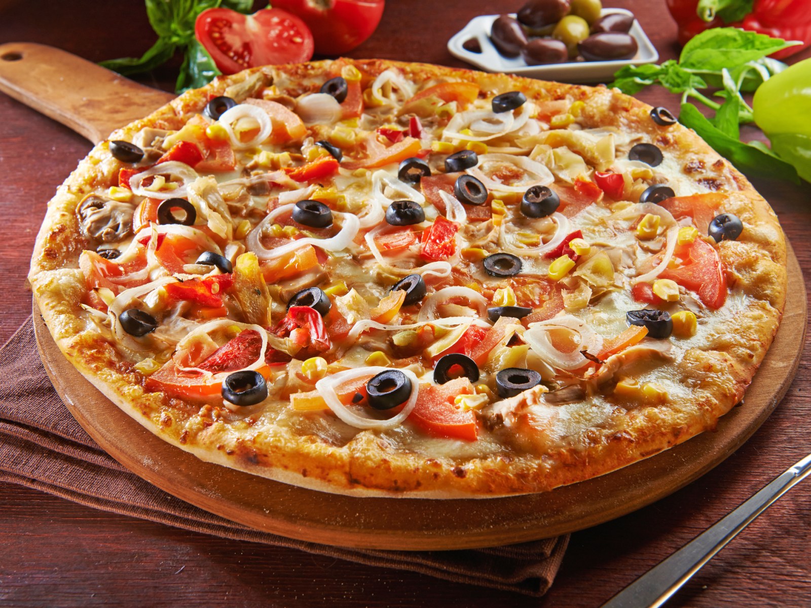 National Pizza Day 2020 Free Pizza And Deals At Domino S Pizza Hut Papa John S And More