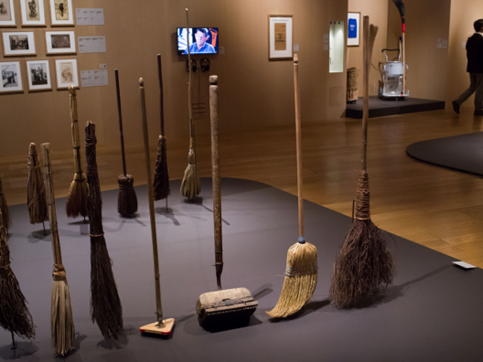 The Viral Broomstickchallenge Now Has Celebrities Getting In On The Action The Viral Broomstickchallenge Now Has Celebrities Getting In On The Action