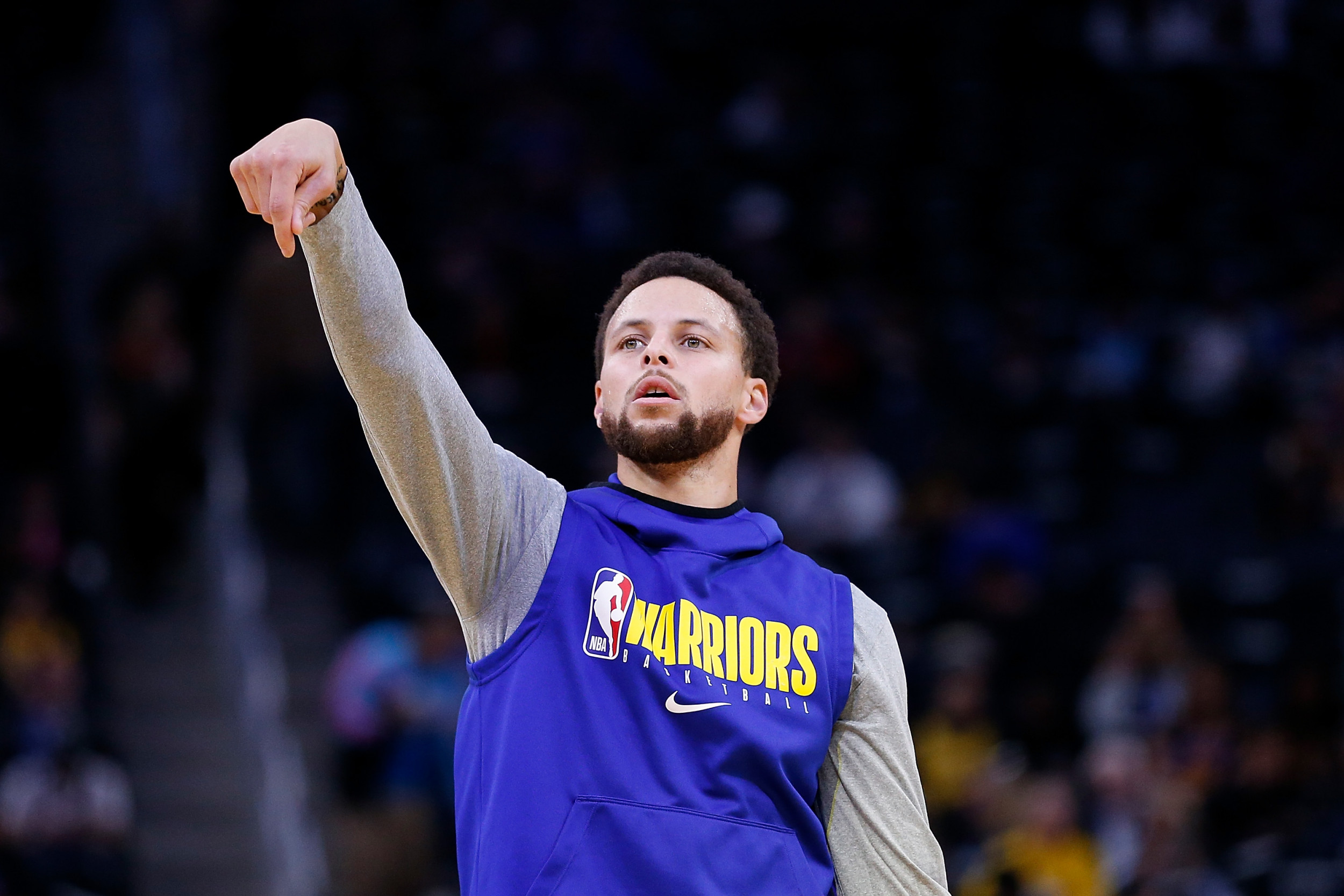 Stephen Curry leaves Warriors game, suffers broken hand after fall