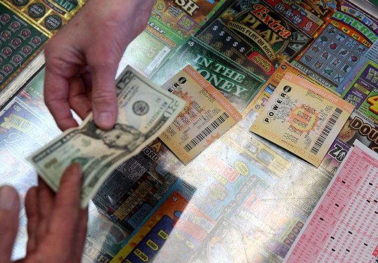 Homem da Califórrnia ganha prêmio de US$ 10 milhões! 🤑🤑 Loteria Scratcher How To Win $30 000