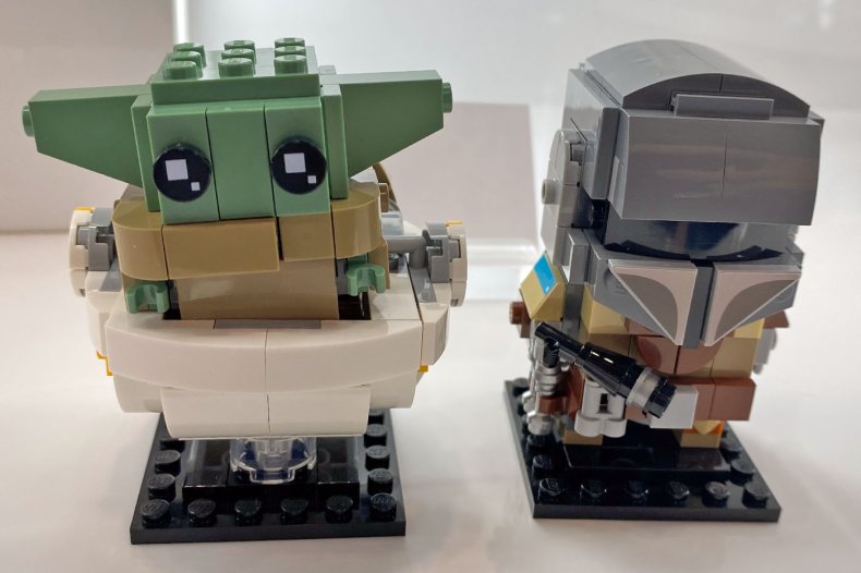 baby yoda the mandalorian hasbro brickheadz lego