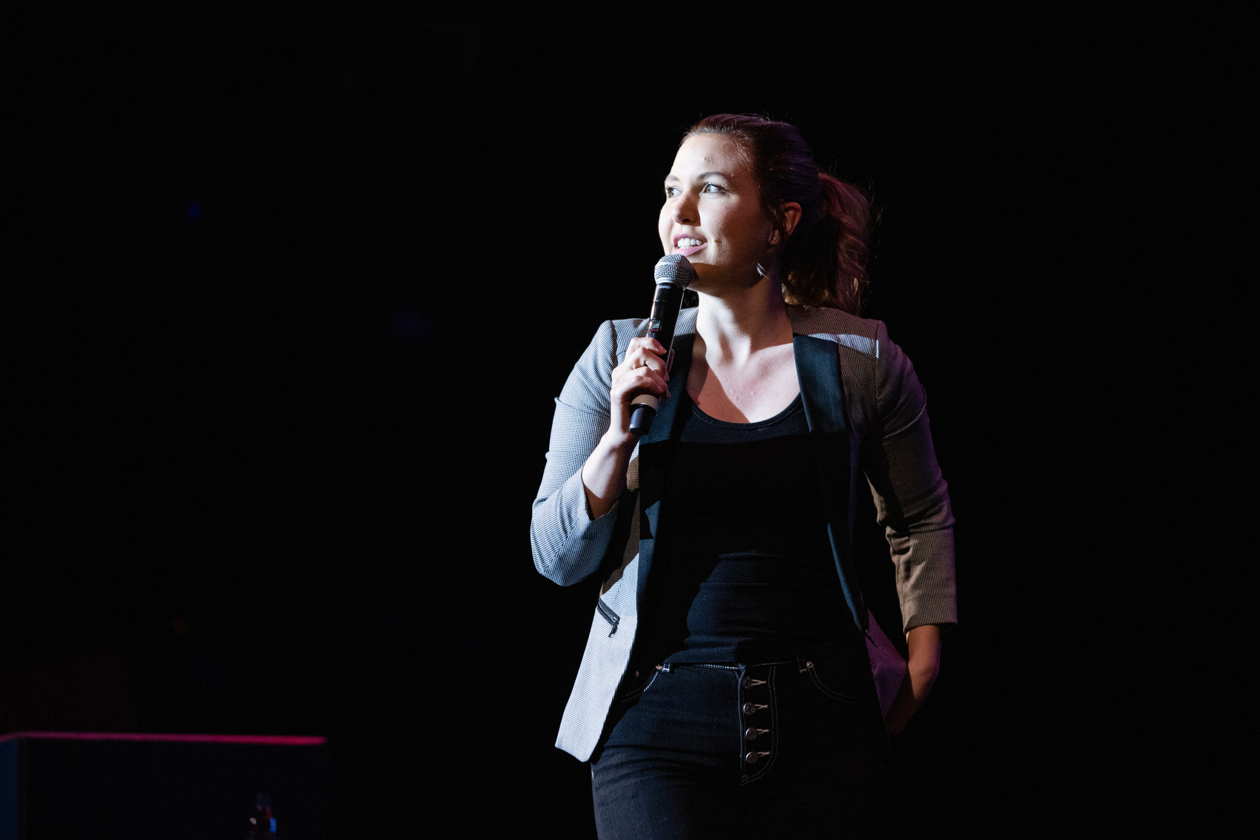 Comedian Taylor Tomlinson Is Wise Beyond Her Years in New Netflix