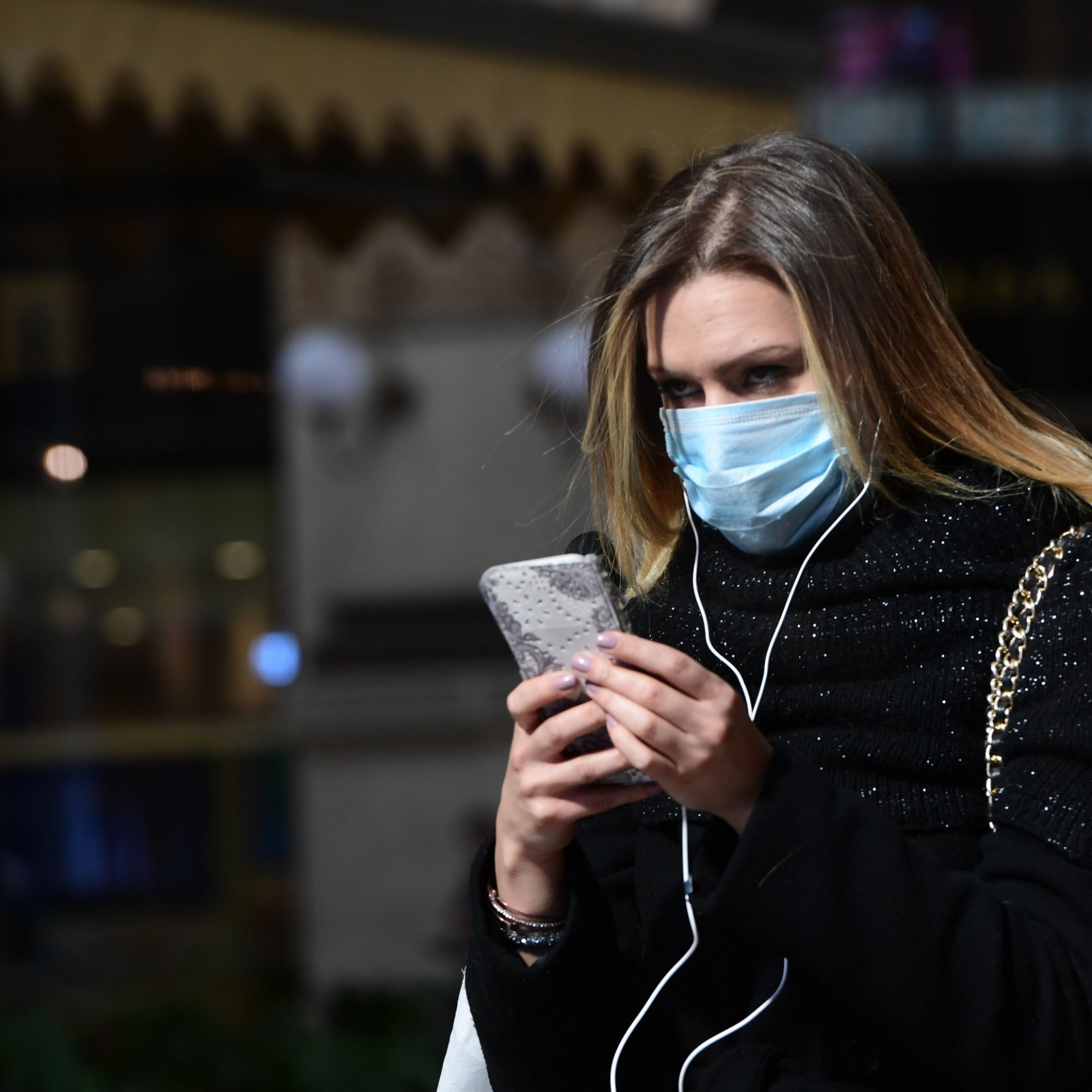 Αποτέλεσμα εικόνας για Trump administration announces additional travel restriction, first U.S. death confirmed