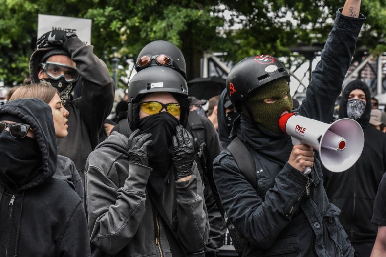 Portland police riots antifa alt-right