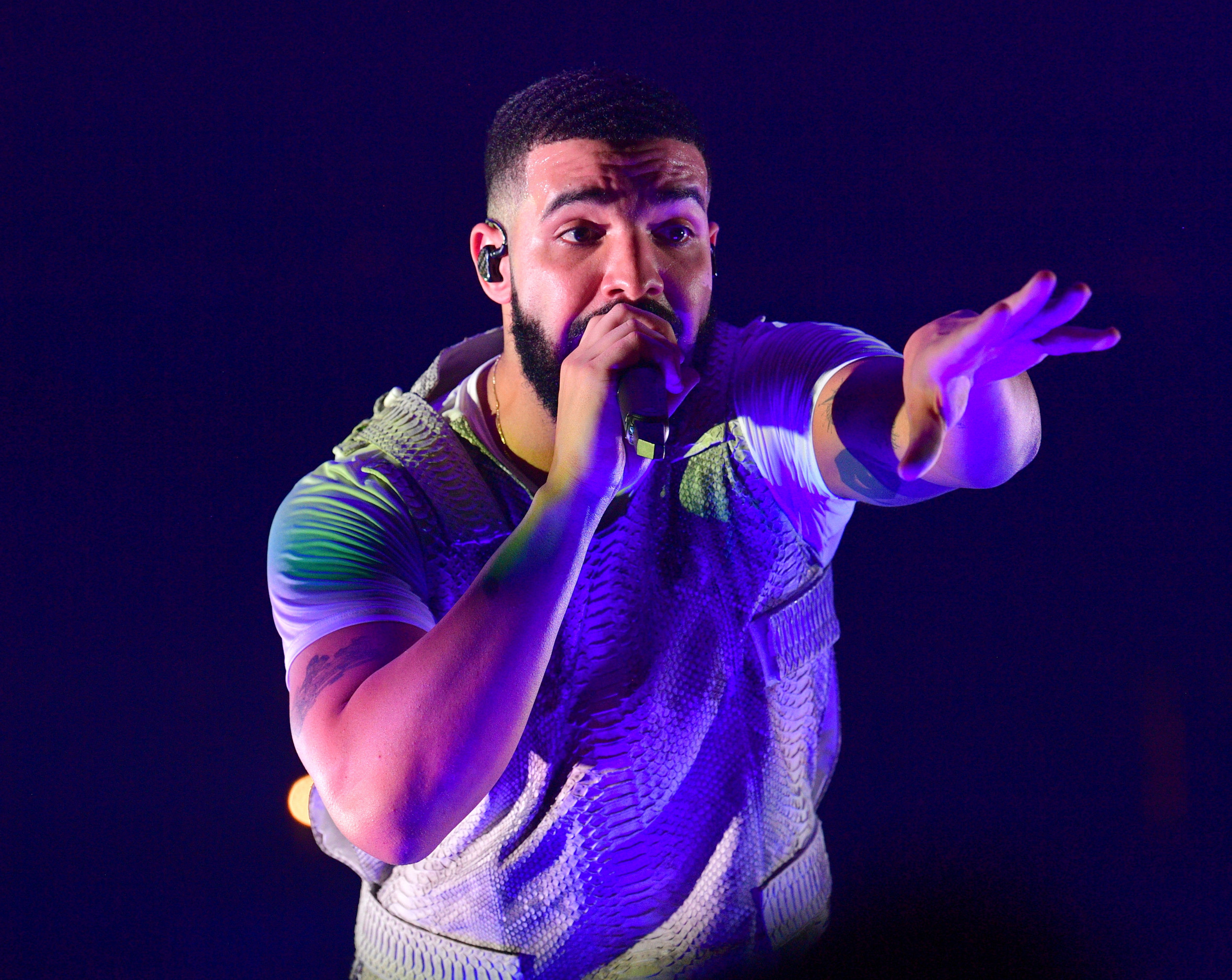 drake-releases-surprise-new-songs-when-to-say-when-and-chicago