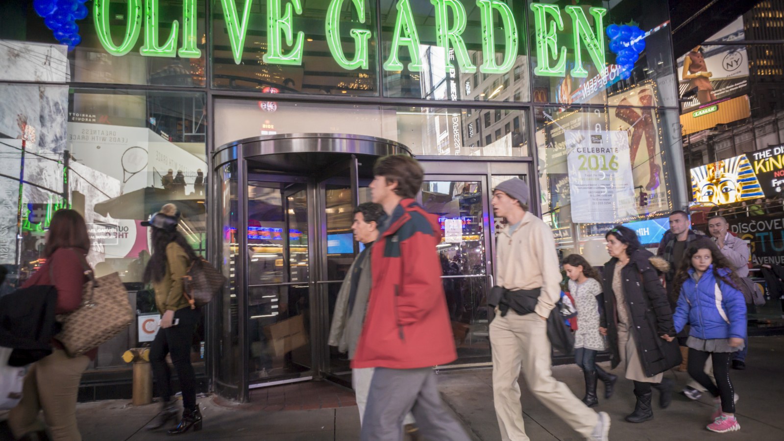 Olive Garden Manager Who Allegedly Let White Diner Refuse Service