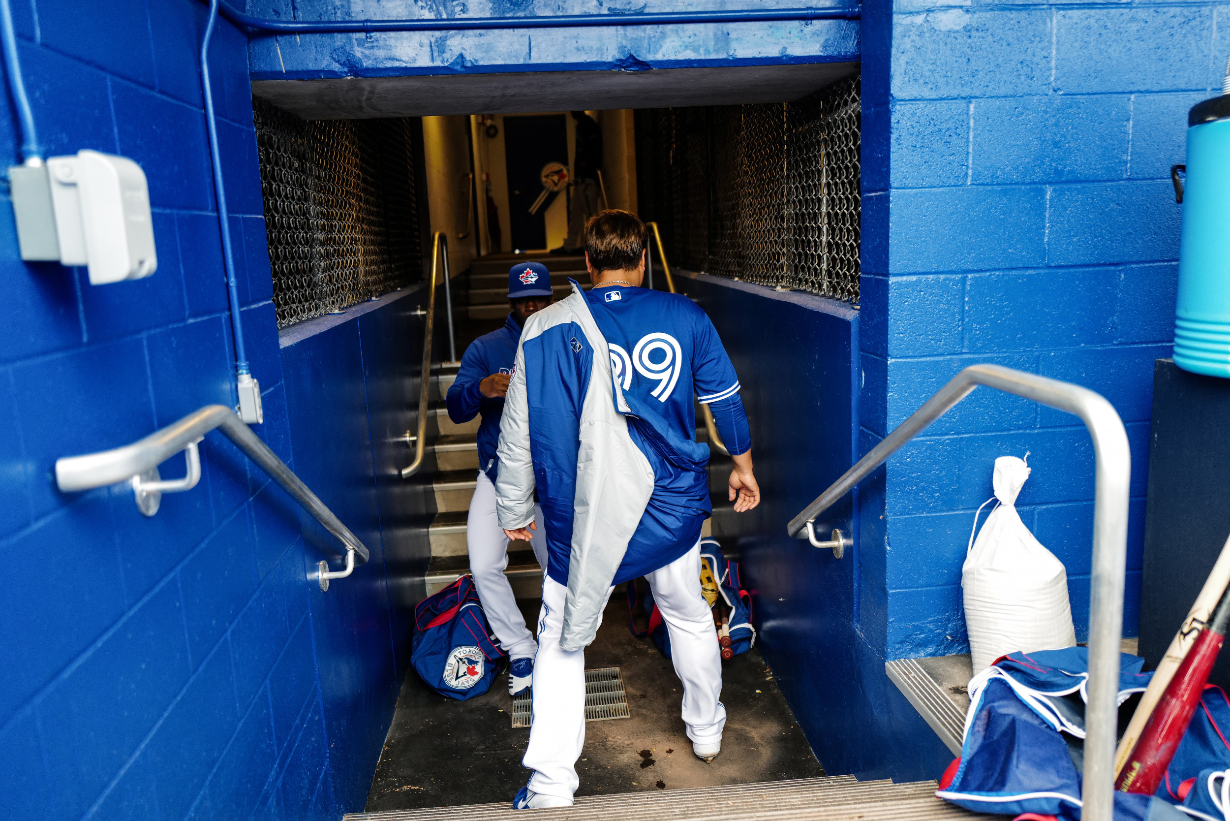 NBA, MLB, NHL, MLS closing locker rooms amid virus scare