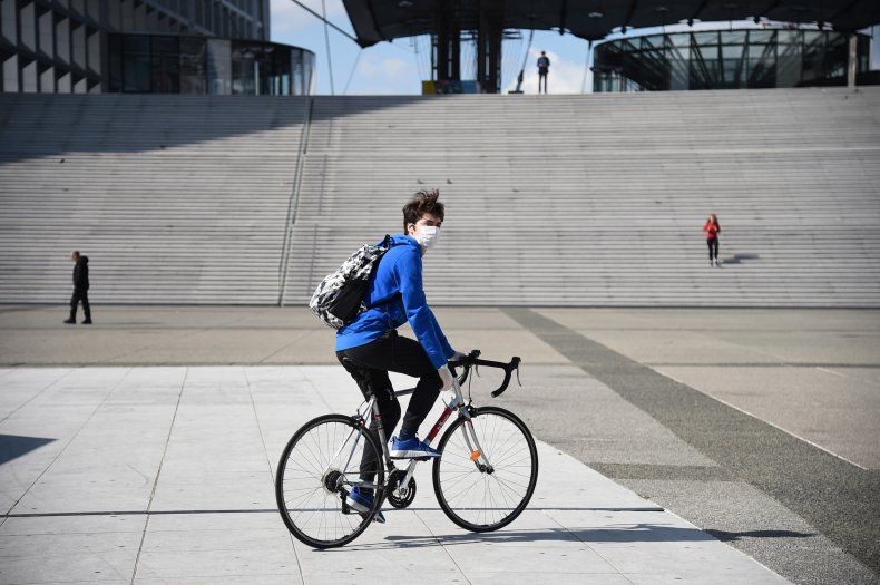 coronavirus millennials downplay cases risk france