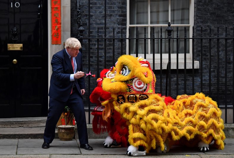 Boris Johnson prepares to paint Chinese Lions