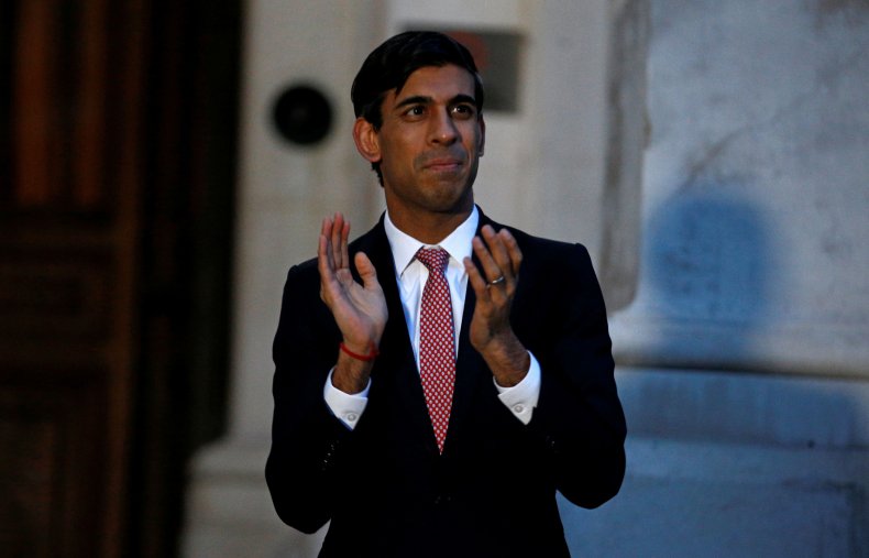 Rishi Sunak applauds NHS workers