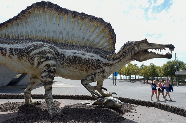 spinosaurus-model