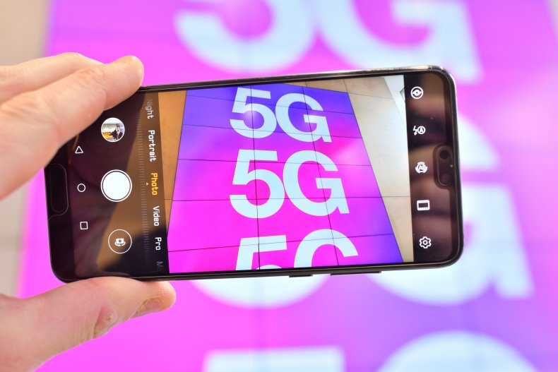 5G sign on phone