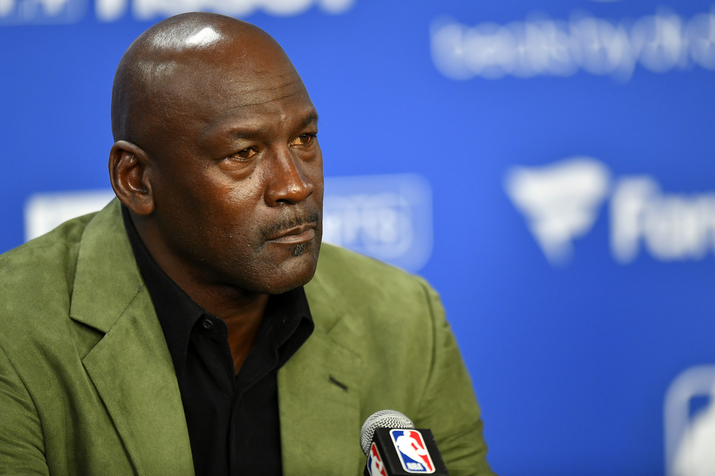 Michael Jordan Makes Rare Political Statement on George Floyd's Death ...