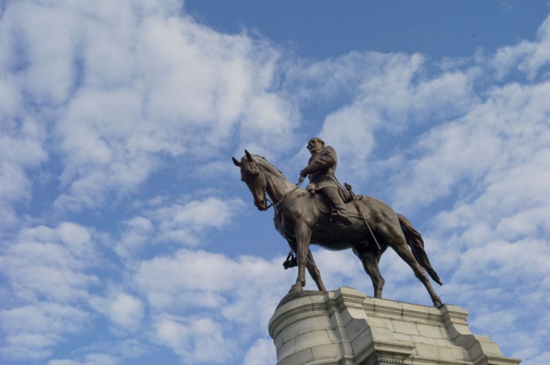 Robert E. Lee statue