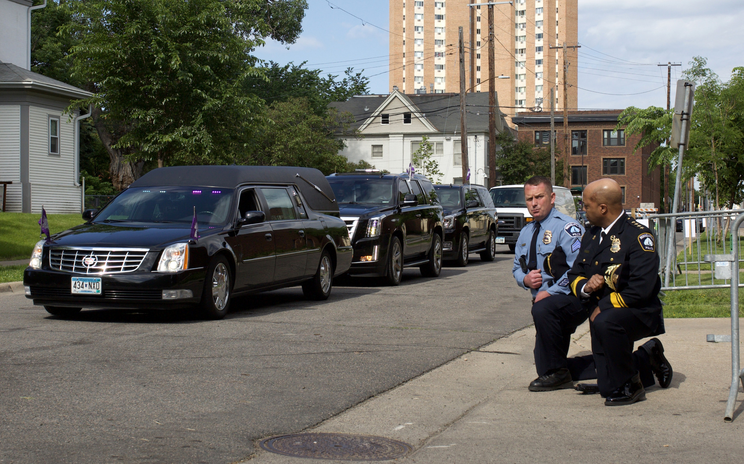 Video Shows Police Officers Kneeling as Hearse Carrying ...