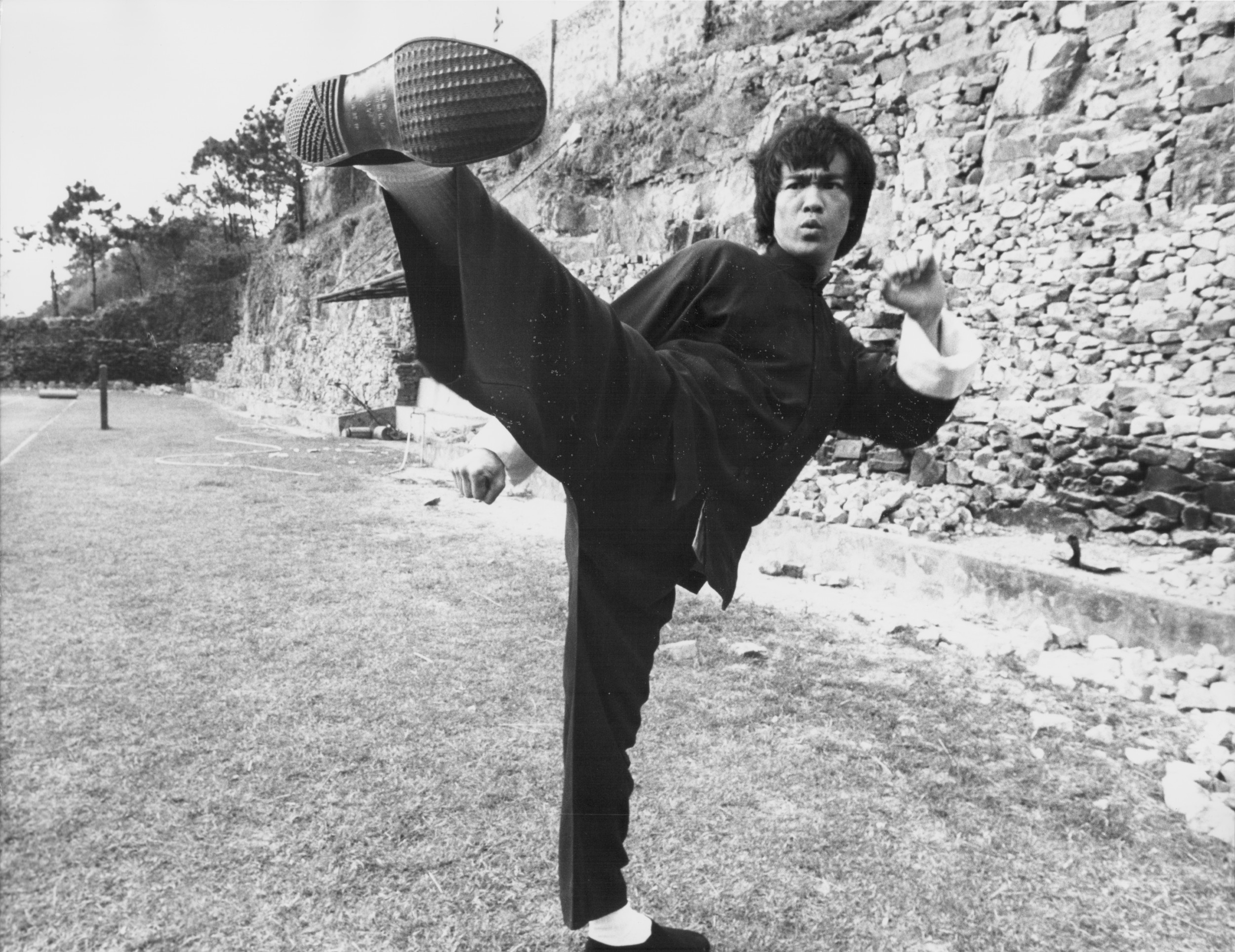 Bruce Lee 'Be Water' Doc Shows Racism Was Another Epic Fight For The  Martial Arts Legend