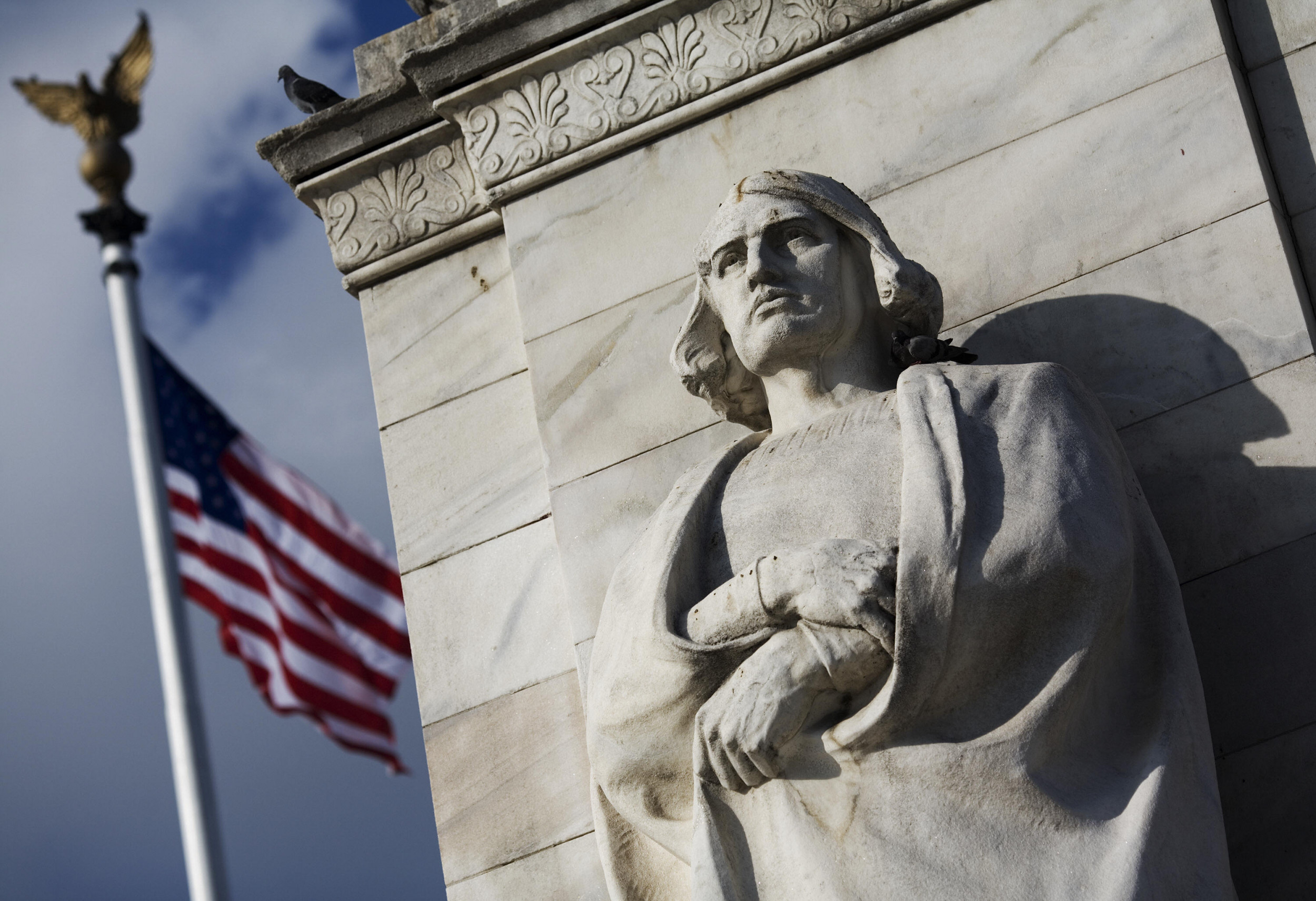 Protesters are Tearing Down and Beheading Christopher Columbus Statues ...